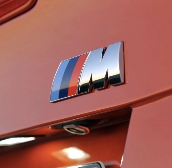 Металева наклейка на багажник для BMW в стилі "M" 453 фото