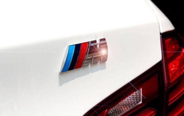 Металева наклейка на багажник для BMW в стилі "M" 453 фото