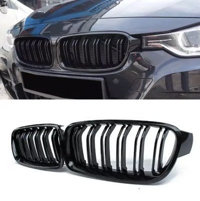 Решітки радіатора BMW F30 F31 (2012-2018) M3 стиль двореберні, чорний глянець 546 фото