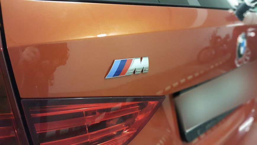Шильдик логотип емблема BMW M на багажник Срібло 1210 фото