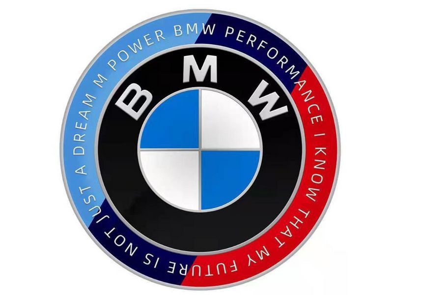 Юбилейный значок на 50 лет. Значок Ф30 BMW F30 M PERFORMANCE. Эмблема БМВ 82 мм. 1631 фото