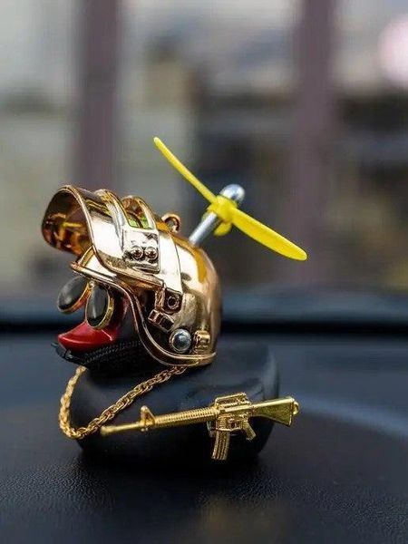 Утка резиновая в золотистом шлеме с пропеллером и автоматом, уточка на торпеду авто чёрного цвета. 1991 фото