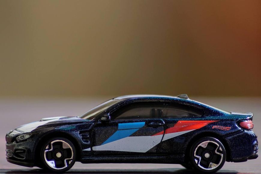 Машинка Hot Wheels BMW M4 (Silver Series) 1:64, Хот вілс БМВ М4 2204 фото
