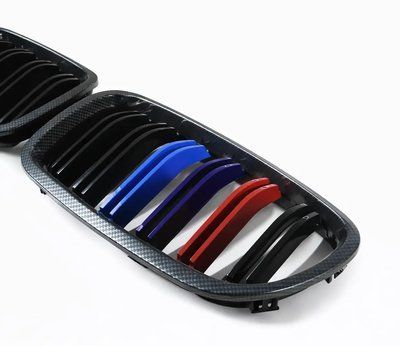 Решітки радіатора (ніздрі) BMW F10 F11 | Подвійні ребра | Карбон + глянець, триколор 6465 фото