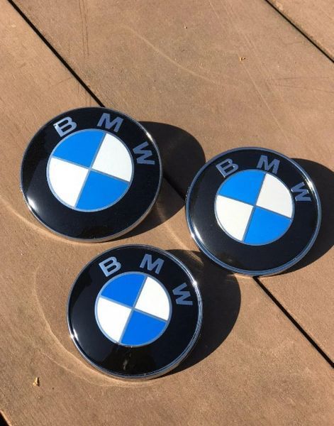 Эмблема БМВ BMW 82 мм значок E39 E53 E60 E46 E36 E34 E90 E65 E66 E70 Значек на капот багажник 930 фото