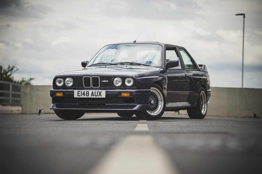 Модель автомобіля BMW M3 1987, масштаб 1:43, чорна, мініатюрна БМВ M3 E30 1987 2008 фото