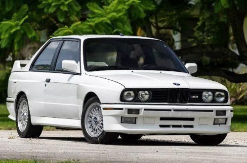 Модель автомобіля BMW M3 1987, масштаб 1:43, біла, мініатюрна БМВ M3 E30 1987 2009 фото