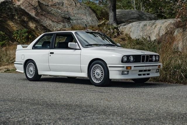 Модель автомобіля BMW M3 1987, масштаб 1:43, біла, мініатюрна БМВ M3 E30 1987 2009 фото
