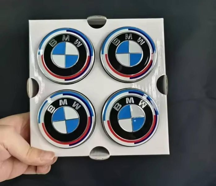 Ювілейні Фіксовані статичні ковпачки у диски BMW 50 Years Заглушки у диски БМВ 50 років 65 68 мм 2202 фото