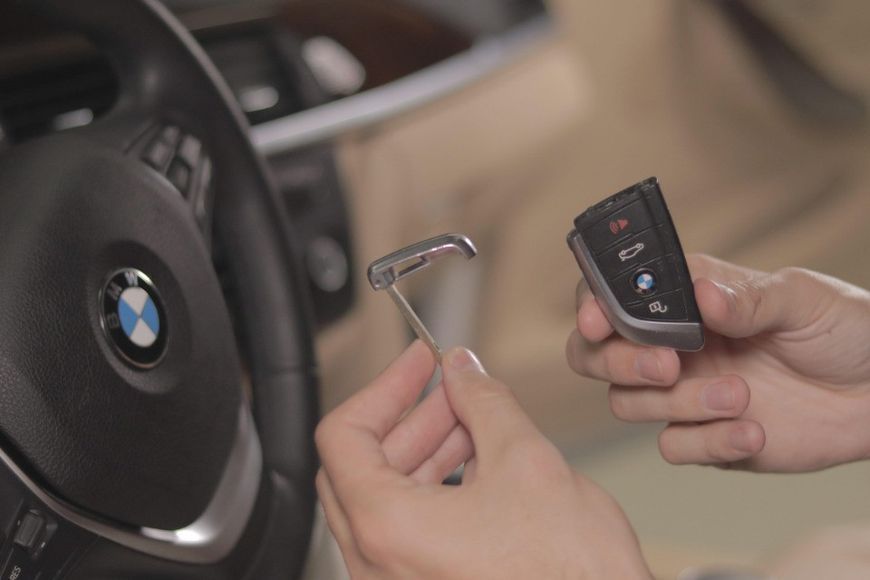 Ключ Парус Черный на 4 кнопки BMW для Ф-серии BMW F15 F16 X5 X6 F30 F25 F32 F36 1568 фото