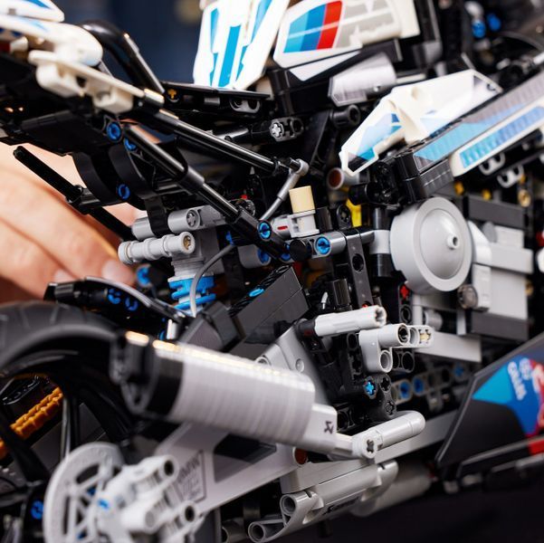 Конструктор мотоцикл модели BMW Technic M 1000 RR на 1920 деталей 1709 фото