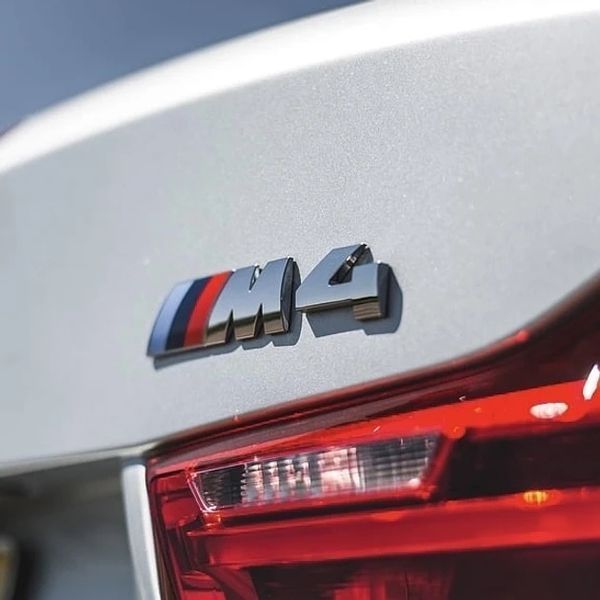 Шильдик логотип эмблема BMW M4, эксклюзивный аксессуар для тюнинга багажника БМВ. 1980 фото