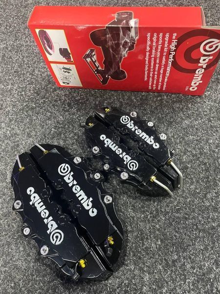 Декоративные накладки на тормозные суппорта Brembo Черные ABS 4 шт. М Брембо ABS пластик 2196 фото