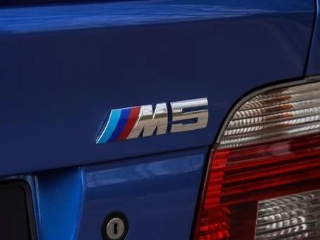 Шильдик логотип емблема BMW M5, ексклюзивний аксесуар для тюнінгу багажника БМВ. 1982 фото