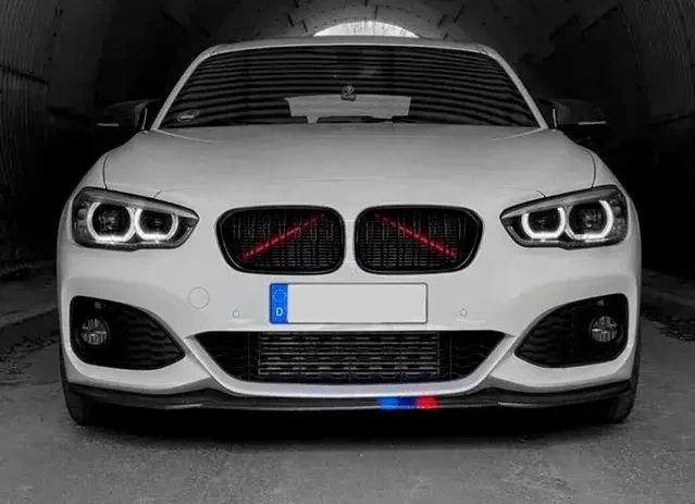 Червоні декоративні вставки в решітку радіатора BMW F10, F06, F12, 5/6/7 Серії БМВ 1946 фото