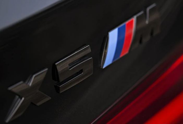 Шильдик логотип эмблема BMW Х5 M, стильный аксессуар для тюнинга багажника вашего БМВ, чёрного цвета. 1986 фото
